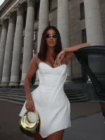 robe corset élégante mettant en valeur la silhouette féminine