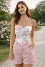 bustier corset blanc floral rose porté femme jardin luxembourg short rose pastel taille haute