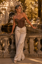 corset bustier marron café coupe coeur pantalon satin beige jardin du luxembourg fontaine médicis paris golden hour