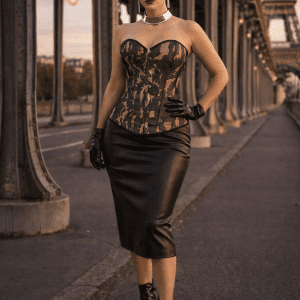 corset camouflage steampunk femme taille xl jupe cuir noire pont bir hakeim paris style mode editorial