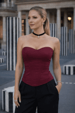 bustier corset rouge prune structuré femme élégante pantalon tailleur noir palais royal paris colonnes buren