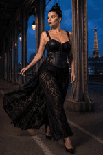 corset lingerie gothique noir similicuir et dentelle effet corset porté au pont bir hakeim blue hour style mode