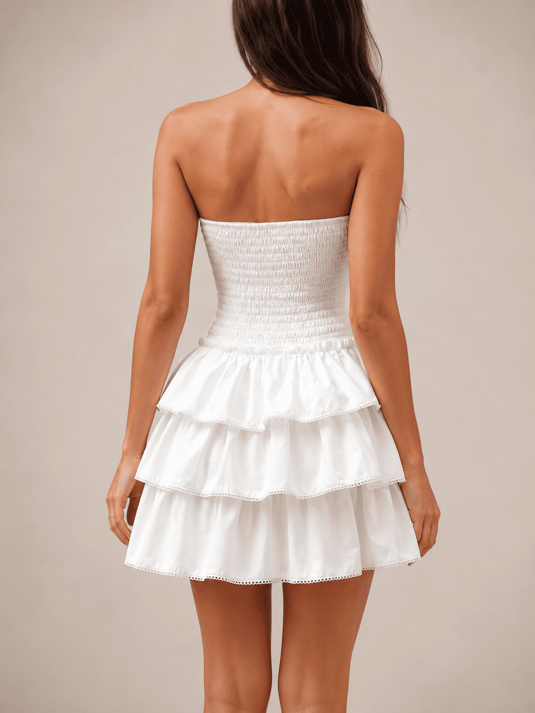 Robe Bustier Courte Blanche Smockée à Volants – Image 3