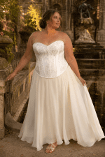 Corset blanc brocart floral grande taille avec coupe bustier élégante et motif floral ton sur ton