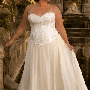 Corset blanc brocart floral grande taille avec coupe bustier élégante et motif floral ton sur ton