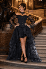 Robe corset noire steampunk à manches longues au palais Garnier