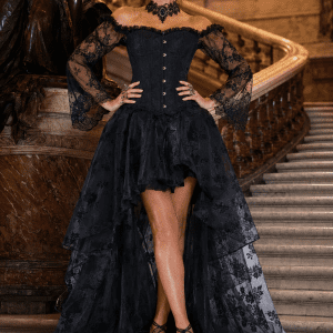 Robe corset noire steampunk à manches longues au palais Garnier