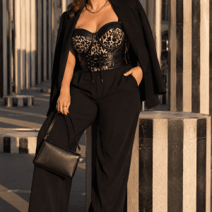 Soutien-gorge corset gothique noir léopard en similicuir avec bonnets imprimé léopard, laçage frontal et bretelles réglables.