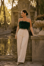 bustier bandeau plumes vert pantalon large creme a la fontaine de medicis